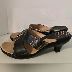 Sofft Women’s 9.5M Brown Leather Embossed Heels